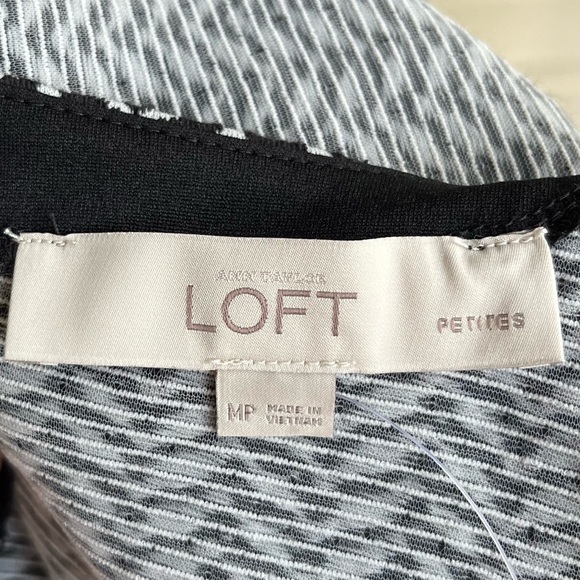 •LOFT• NWT Black/White Chevron Shift Dress - Size Medium Petite - Picture 2 of 9